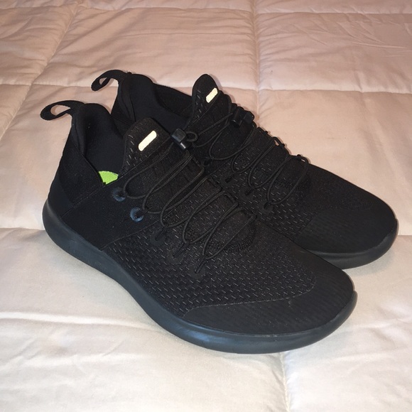 Nike Shoes - Nike Free RN Commuter